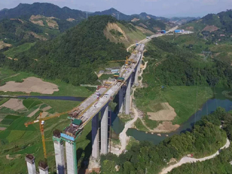 熱烈慶祝同鑫科技簽約廣西陽朔至鹿寨高速公路搶險復(fù)工工程JD1