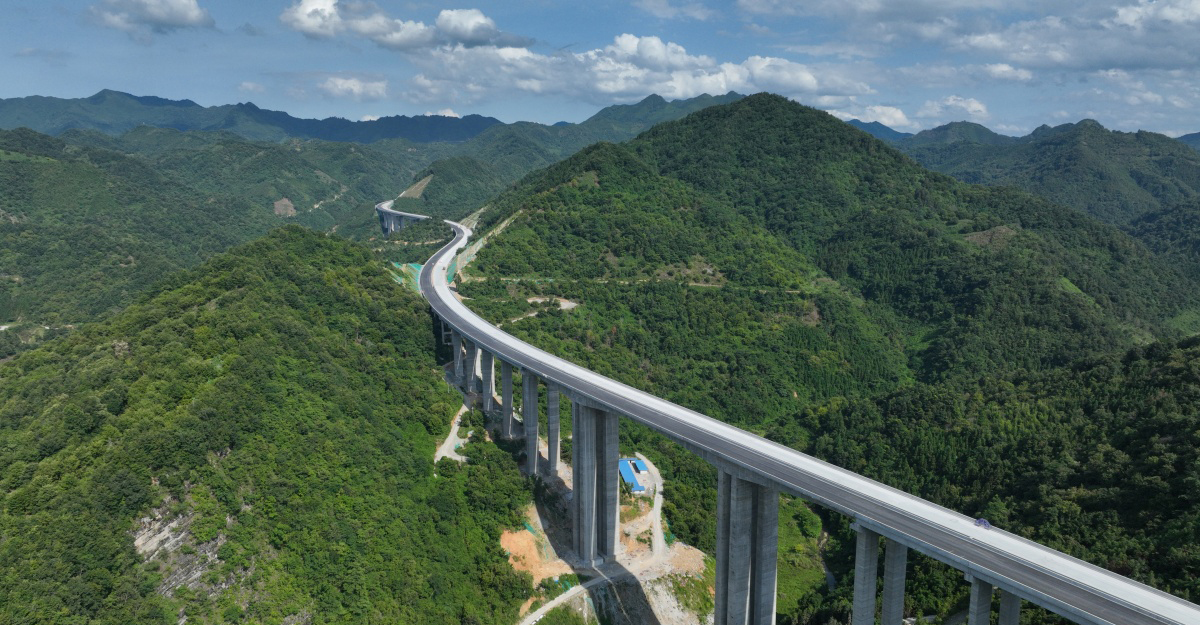 熱烈慶祝同鑫科技簽約南丹至天峨下老高速公路監(jiān)控、通信、收費綜合系統(tǒng)及隧道機(jī)電工程